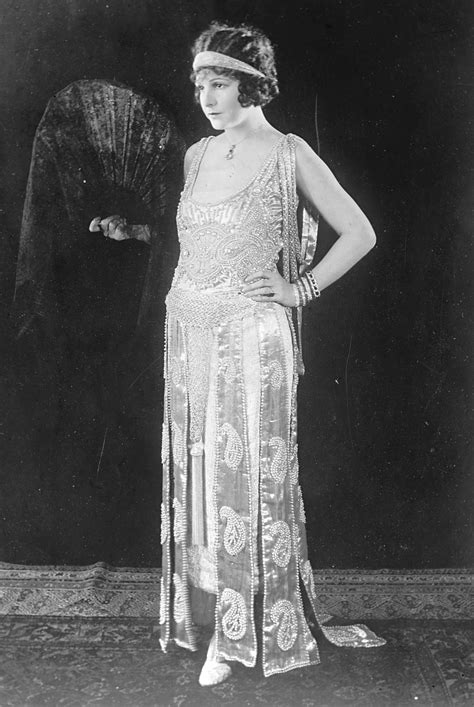 1920s flapper fashion images.